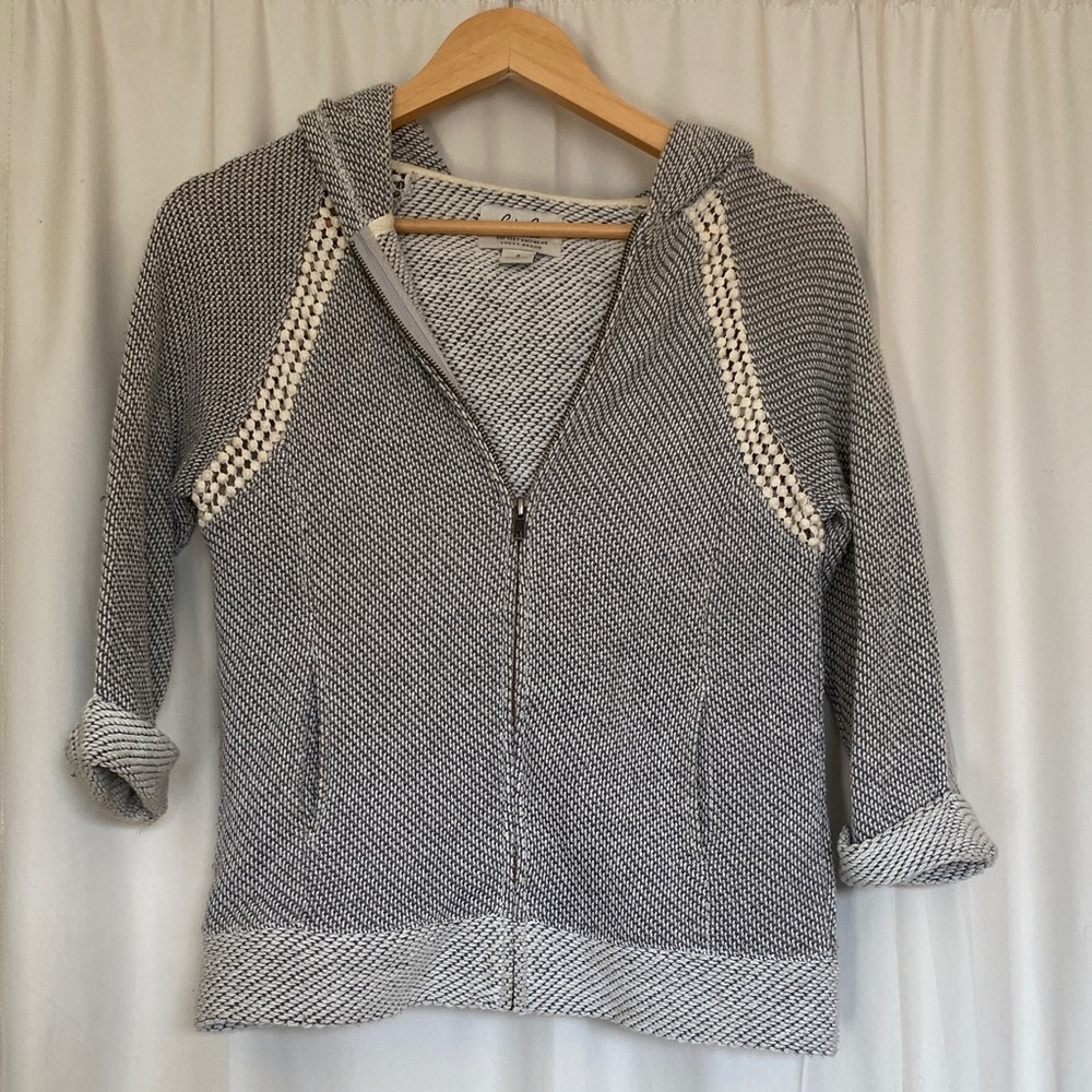 Lucky lotus Black and White Knitwear